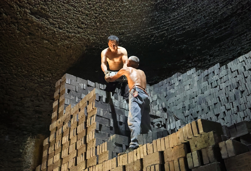 出窯。史道智攝