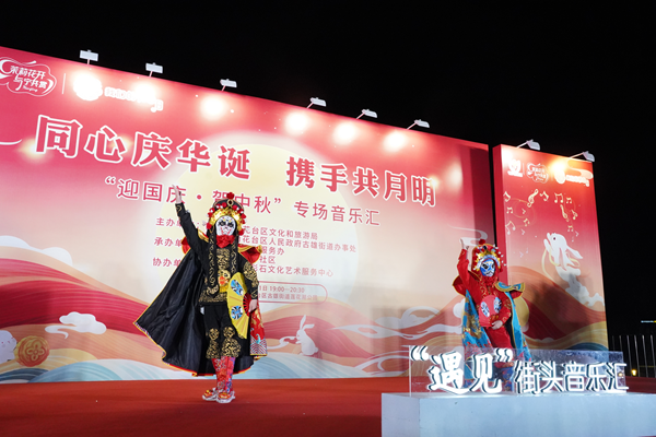 古雄街道雙節(jié)音樂匯唱響家國(guó)團(tuán)圓曲。雨花臺(tái)區(qū)委宣傳部供圖