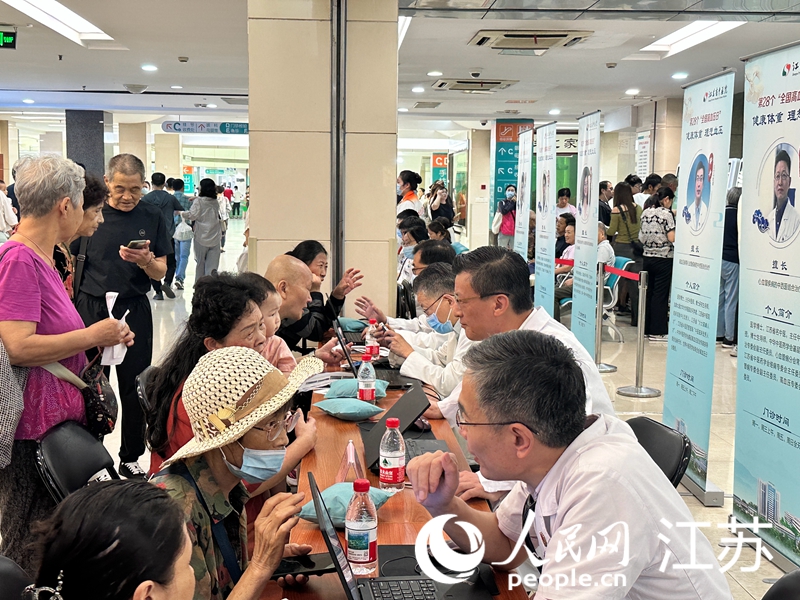 義診現(xiàn)場。人民網(wǎng) 王純攝