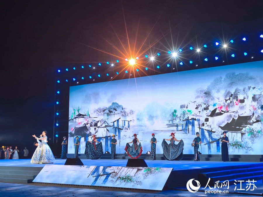 “村晚”活動(dòng)現(xiàn)場。人民網(wǎng)記者 王繼亮攝