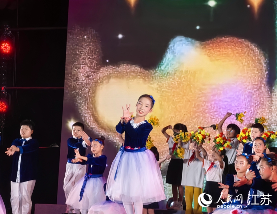 “村晚”活動(dòng)現(xiàn)場(chǎng)。人民網(wǎng)記者 王繼亮攝