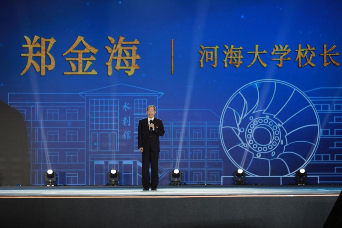 河海大學(xué)校長鄭金?，F(xiàn)場講述。主辦方供圖