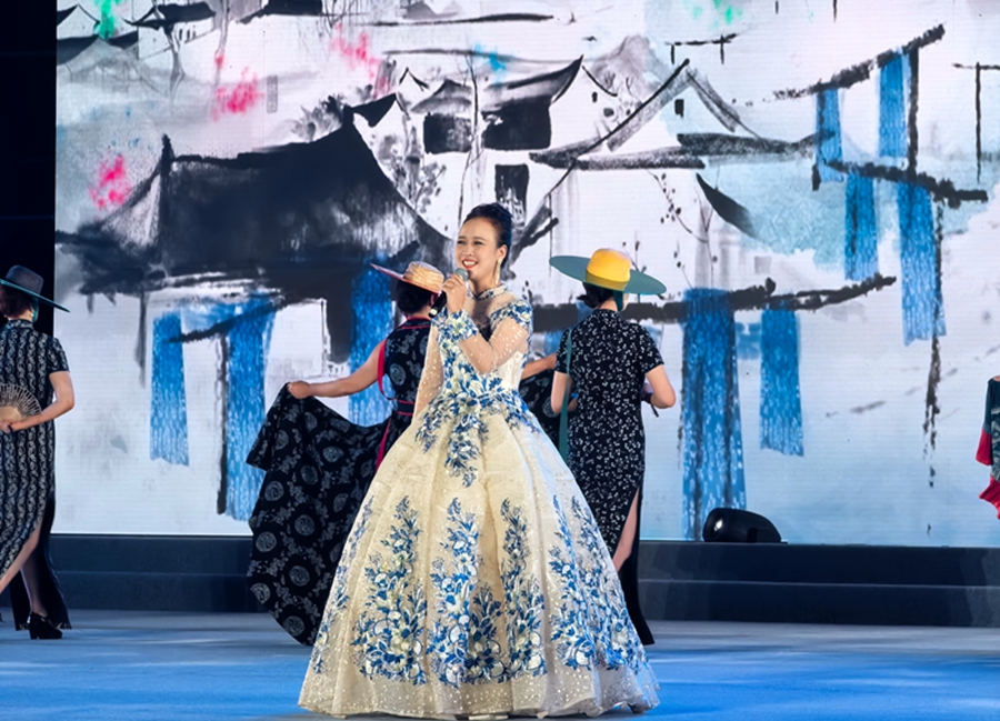 “村晚”活動現(xiàn)場。人民網(wǎng)記者 王繼亮攝