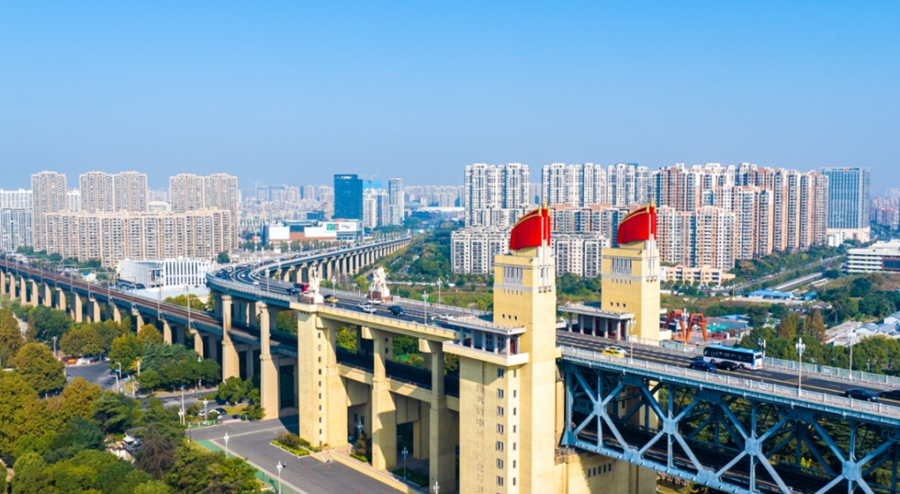 航拍南京長江大橋。泰山街道供圖