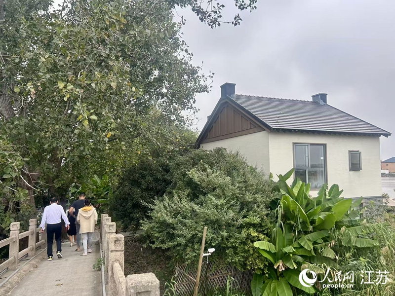 東羅村內(nèi)的民宿。人民網(wǎng)記者 王丹丹攝