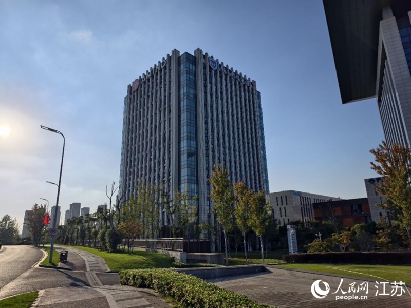 南京經(jīng)開區(qū)紅楓科技園B3樓棟已懸掛南京郵電大學(xué)標(biāo)識(shí)。人民網(wǎng)記者 馬曉波攝