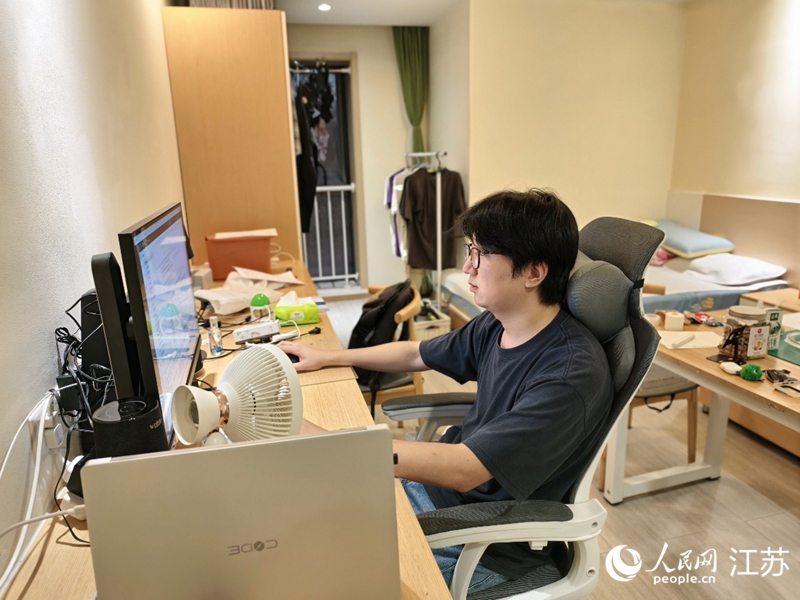 卓越工程師學(xué)院博士研究生章偉杰入住的人才公寓單人間。人民網(wǎng)記者 馬曉波攝