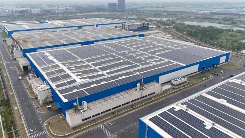 近40萬平方米的南高齒金湖項目廠房屋頂被光伏板覆蓋。企業(yè)供圖