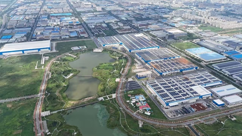 南高齒金湖項目廠房屋頂被光伏板逐步覆蓋。受訪者供圖