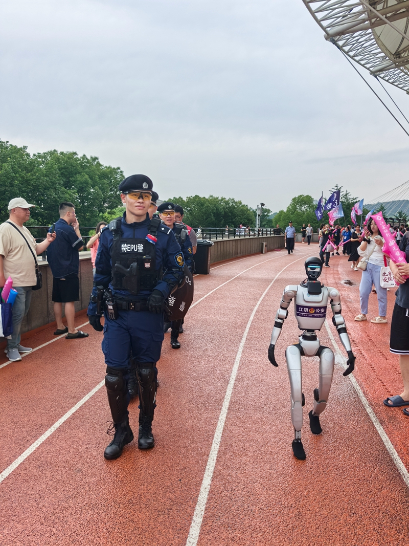機器人參與“蘇超”賽事保障。江蘇移動供圖