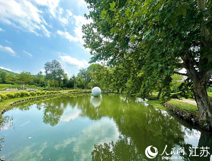 橫山村修整后的河道。人民網(wǎng)記者 周夢(mèng)嬌攝