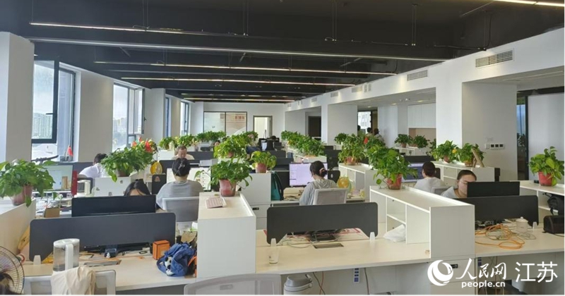 入駐“一帶一路”數(shù)字貿(mào)易產(chǎn)業(yè)園的企業(yè)。人民網(wǎng)記者 張瀚天攝