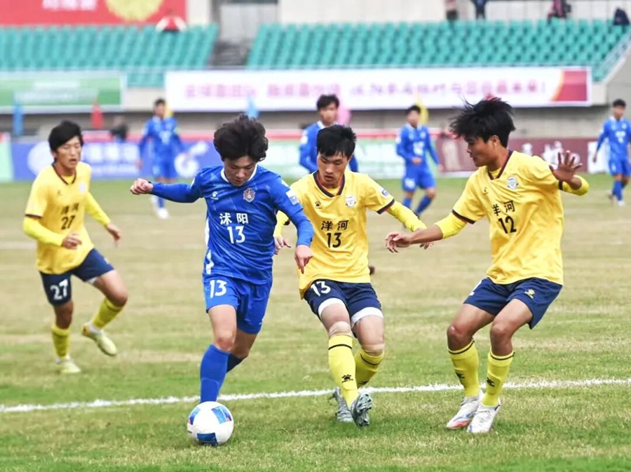 球員在賽場(chǎng)上奮力拼搏。沭陽攝協(xié)供圖