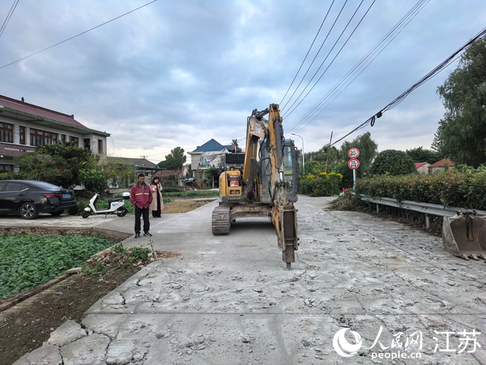 通州區(qū)興仁鎮(zhèn)徐莊村即將建成的躍進北路。人民網(wǎng)記者 王繼亮攝