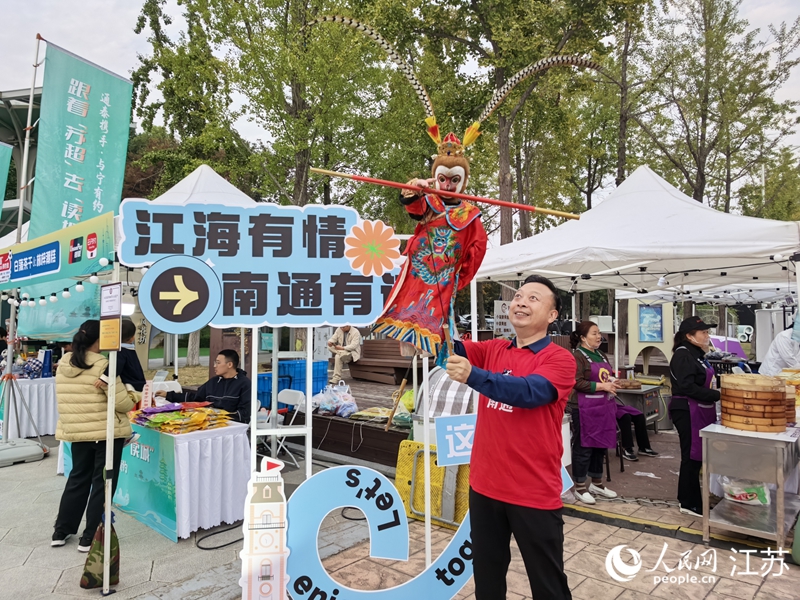 活動現(xiàn)場文藝表演。人民網(wǎng)記者 王繼亮攝