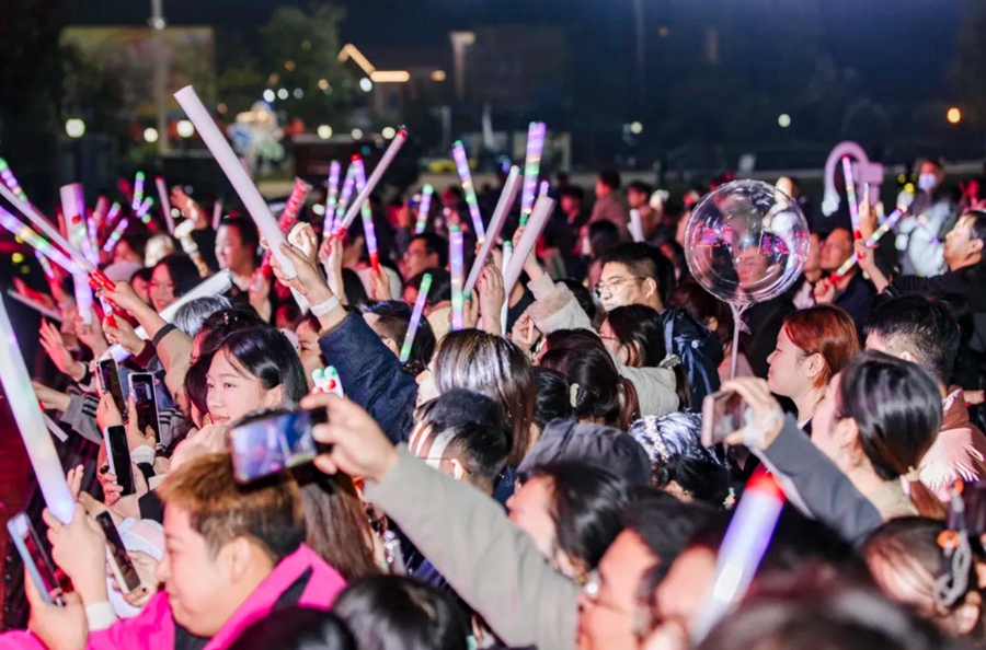 揚(yáng)州生態(tài)科技新城七河八島音樂嘉年華吸引近萬人參與