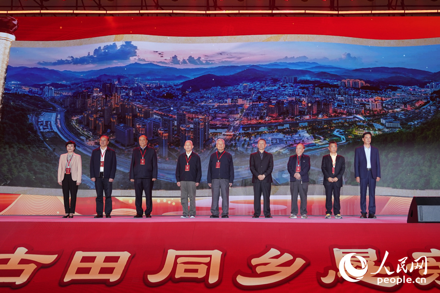 致敬環(huán)節(jié)。實(shí)習(xí)生 鄭舒塵攝