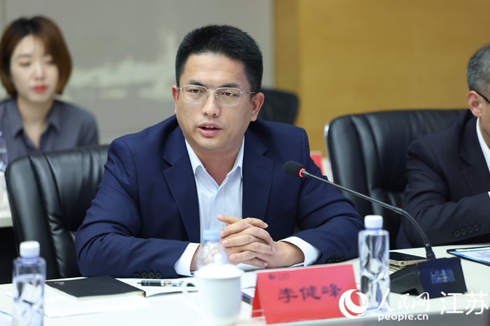 工商銀行江蘇省分行科技金融中心負責人李健峰發(fā)言。人民網(wǎng) 李昱辰攝