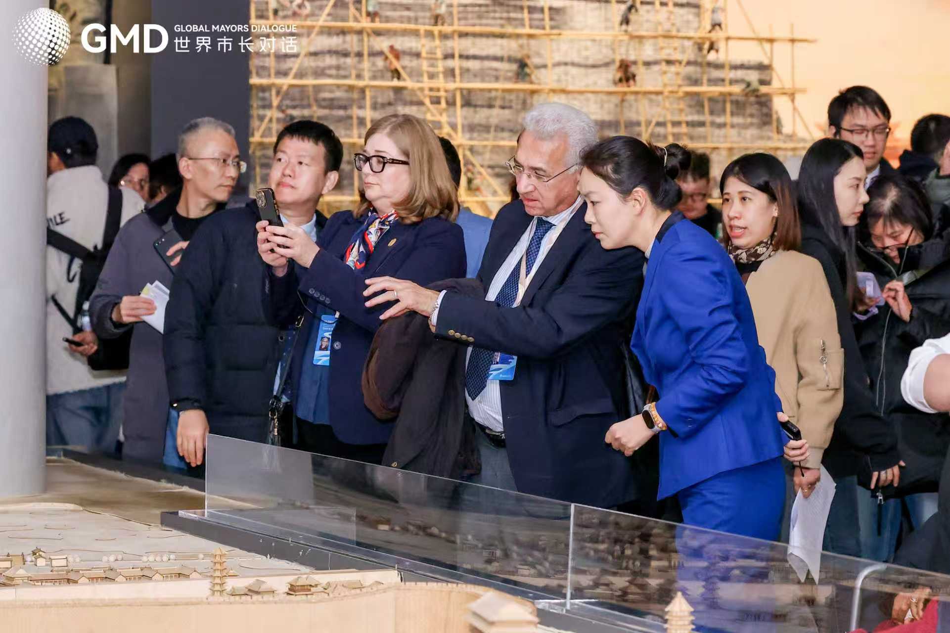 嘉賓參觀南京城墻博物館。主辦方供圖