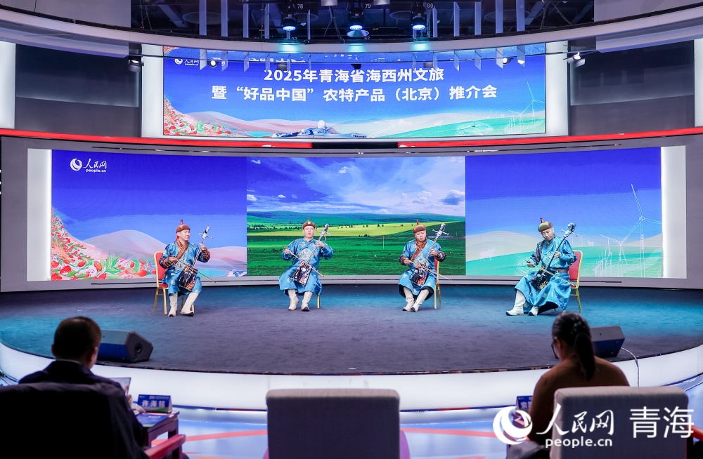 文藝演出。人民網(wǎng)記者 況玉攝