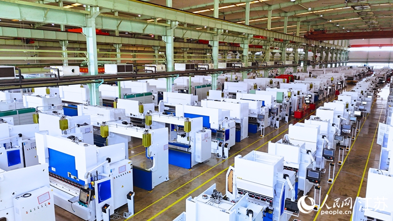 鏈?zhǔn)铰?lián)動(dòng)，揚(yáng)州為3517家企業(yè)開數(shù)智“藥方”