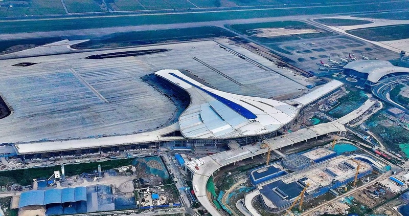 揚(yáng)泰機(jī)場(chǎng)T2航站樓“仙鶴展翅”造型亮相