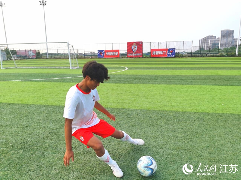 正在訓(xùn)練中的王鑫鵬。人民網(wǎng)記者 王繼亮攝