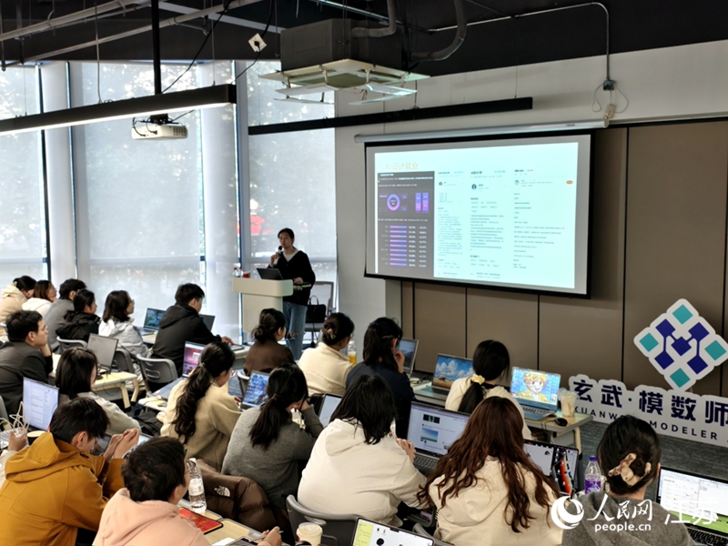 玄武“模數(shù)師”學(xué)院開班。人民網(wǎng)記者 馬曉波攝