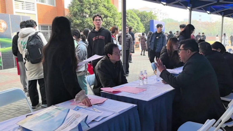 長(zhǎng)沙高校畢業(yè)生專場(chǎng)招聘會(huì)現(xiàn)場(chǎng)。主辦方供圖