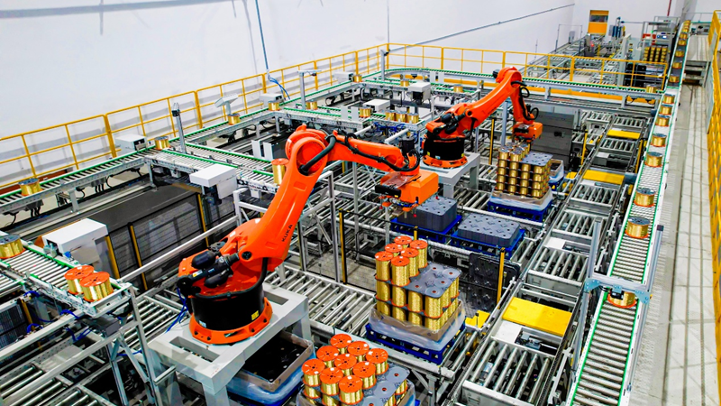 中天鋼鐵生產(chǎn)線上，機器人機械手正在生產(chǎn)鋼簾線。受訪者供圖