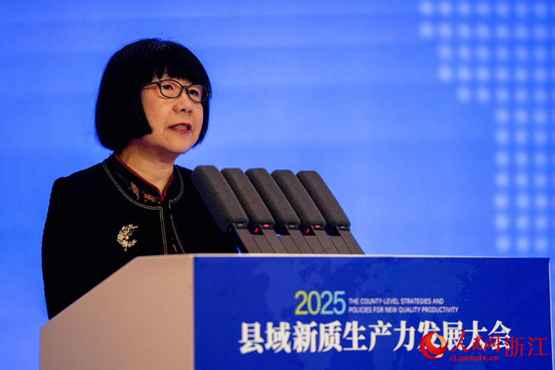 人民網(wǎng)黨委委員、監(jiān)事會主席、人民網(wǎng)研究院院長唐維紅致辭。人民網(wǎng)記者 章勇濤攝