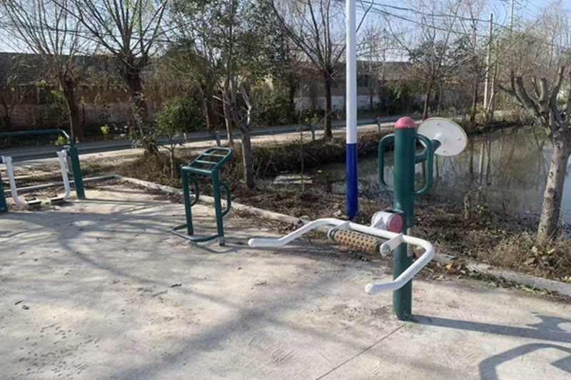 進德村新修建的健身休閑廣場。郭勇志攝