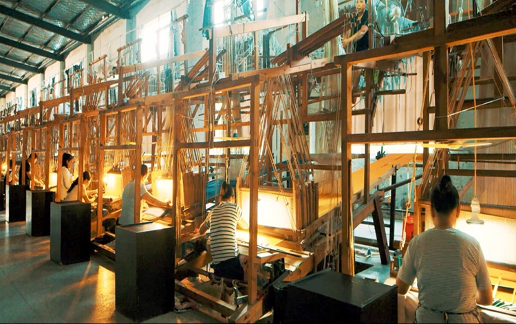 云錦織造車間。左達(dá)超攝