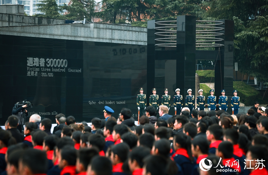 2025年南京大屠殺死難者國家公祭儀式現(xiàn)場。人民網(wǎng) 李昱辰攝