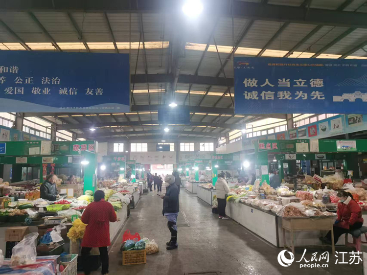 清晨的藤花紫郡菜市場(chǎng)。人民網(wǎng) 李欣陽(yáng)攝