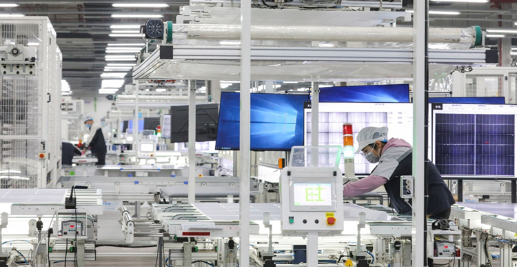 天合光能生產(chǎn)車間?；窗彩形W(wǎng)信辦供圖