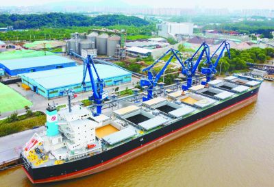 2018��5���Ͼ����L(zh��ng)��������431�����12.5����ˮ����ȫ��(xi��n)؞ͨ����׌�Ͼ��۵ĸ�(j��ng)��(zh��ng)�������@���������D�����9���������������͡�݆������x�Ͼ��������׸ۅ^(q��)400��λ����(bi��o)־���Ͼ����״��M(j��n)�����׽�ж���I(y��)�A�M(m��n)�ɹ����ψ�(b��o)��ý�wӛ�� �����z