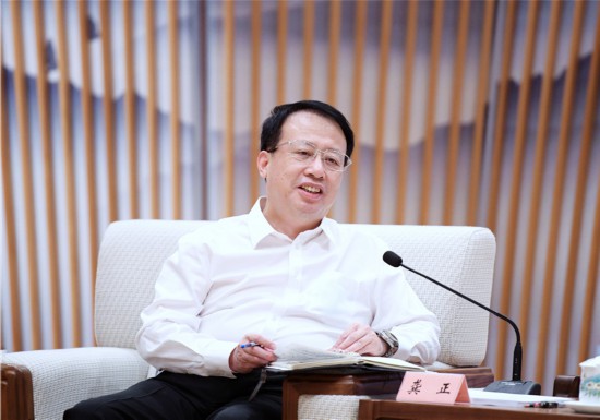 上海市委副書記、市長(zhǎng)龔正在座談會(huì)上講話。