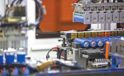 南通高新區(qū)沃太能源專注于儲能產品的研發(fā)和技術創(chuàng)新，車間內生產的儲能產品將應用于儲能電站上。翟慧勇攝（人民視覺）