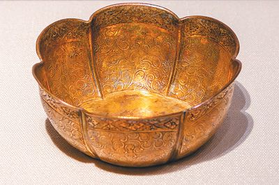 北宋鎏金葵花式銀杯（浙江省博物館藏）。