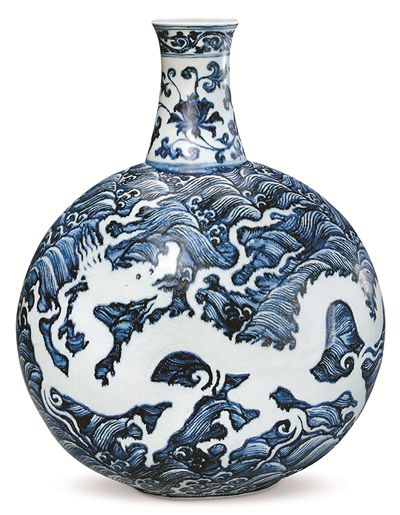 明宣德青花海水白龍紋扁壺（故宮博物院藏）。