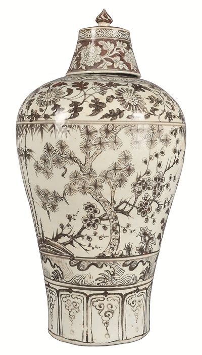 明洪武釉里紅歲寒三友圖梅瓶（南京博物院藏）。南京博物院供圖