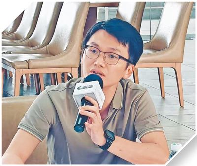 葉維參加退役軍人優(yōu)秀企業(yè)座談會(huì)。受訪者供圖