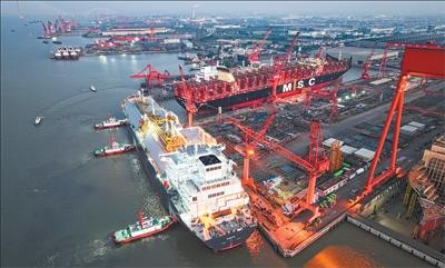 11月20日，17.5萬立方米LNG（液化天然氣）運輸船“鑫福124”輪?？吭诮K揚子鑫福造船有限公司碼頭。